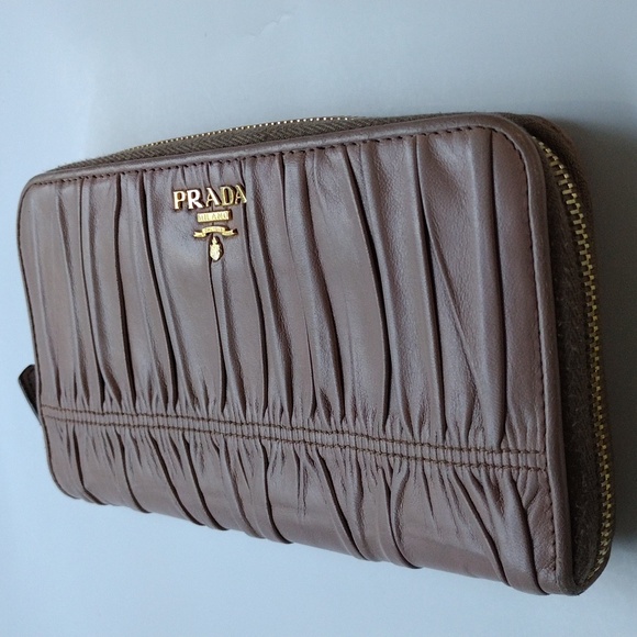 Prada beige Nappa gaufre leather long wallet - Picture 3 of 12